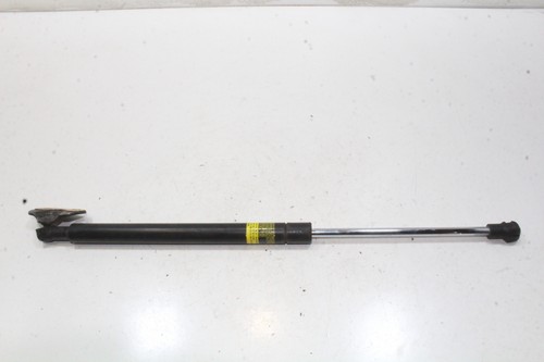Lexus 200h rear left - 200h, side