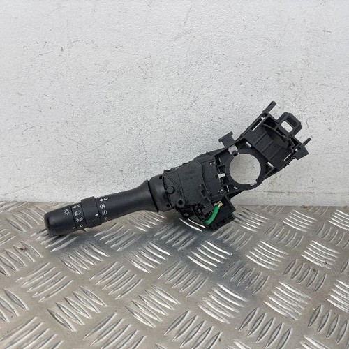 Lexus 200h 2013 turn signal - 200h,
